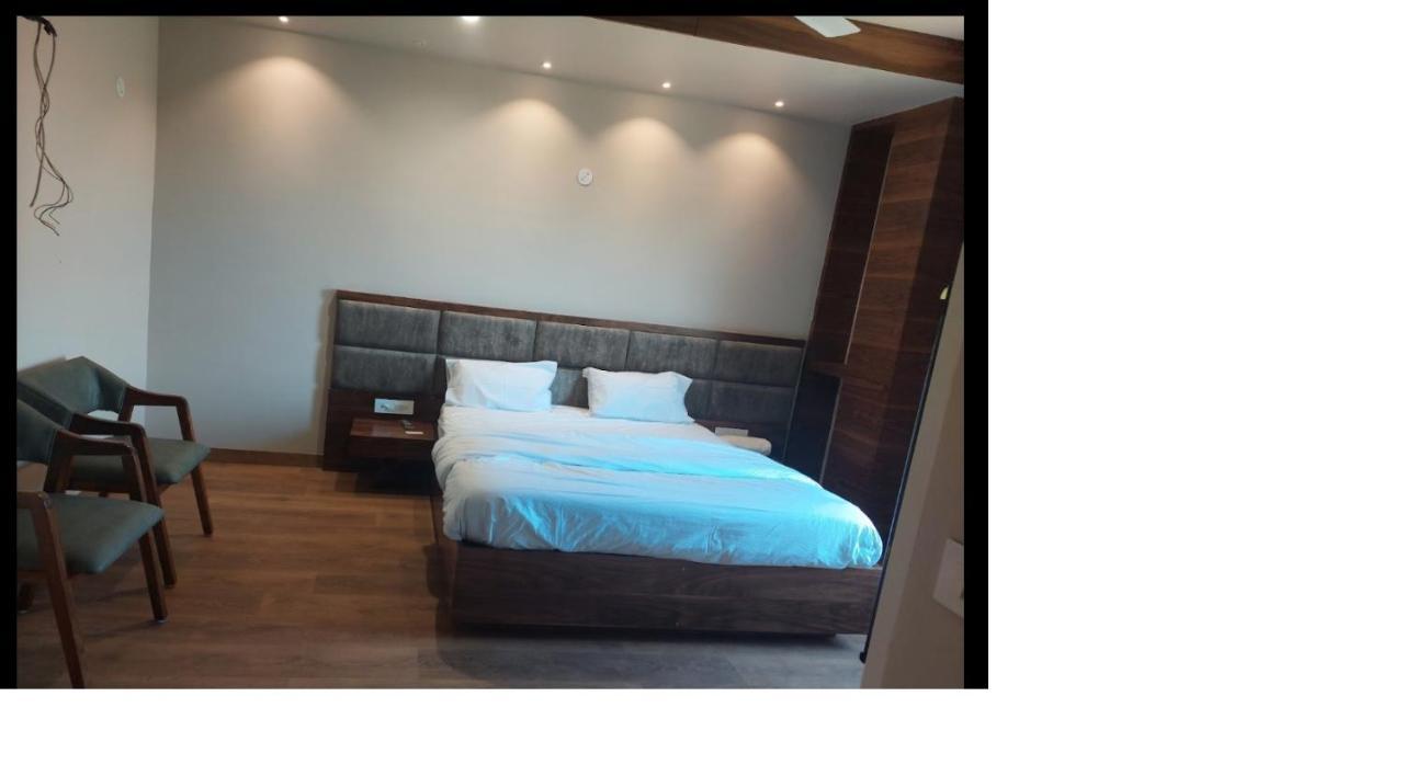 Hotel Endora Patiāla Екстериор снимка
