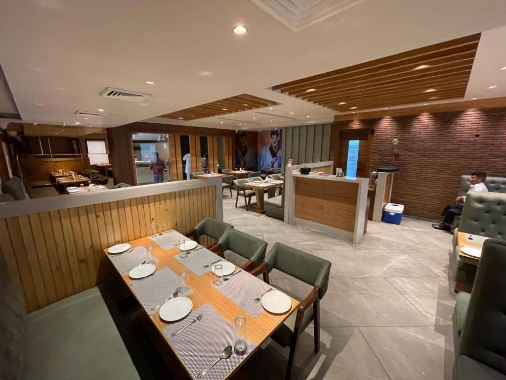 Hotel Endora Patiāla Екстериор снимка